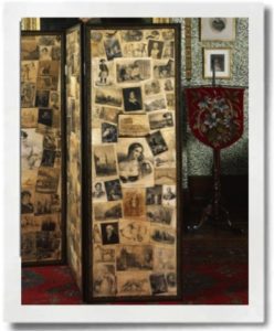 Gather postcards with the same subject, mood or event and create a fabulous screen.